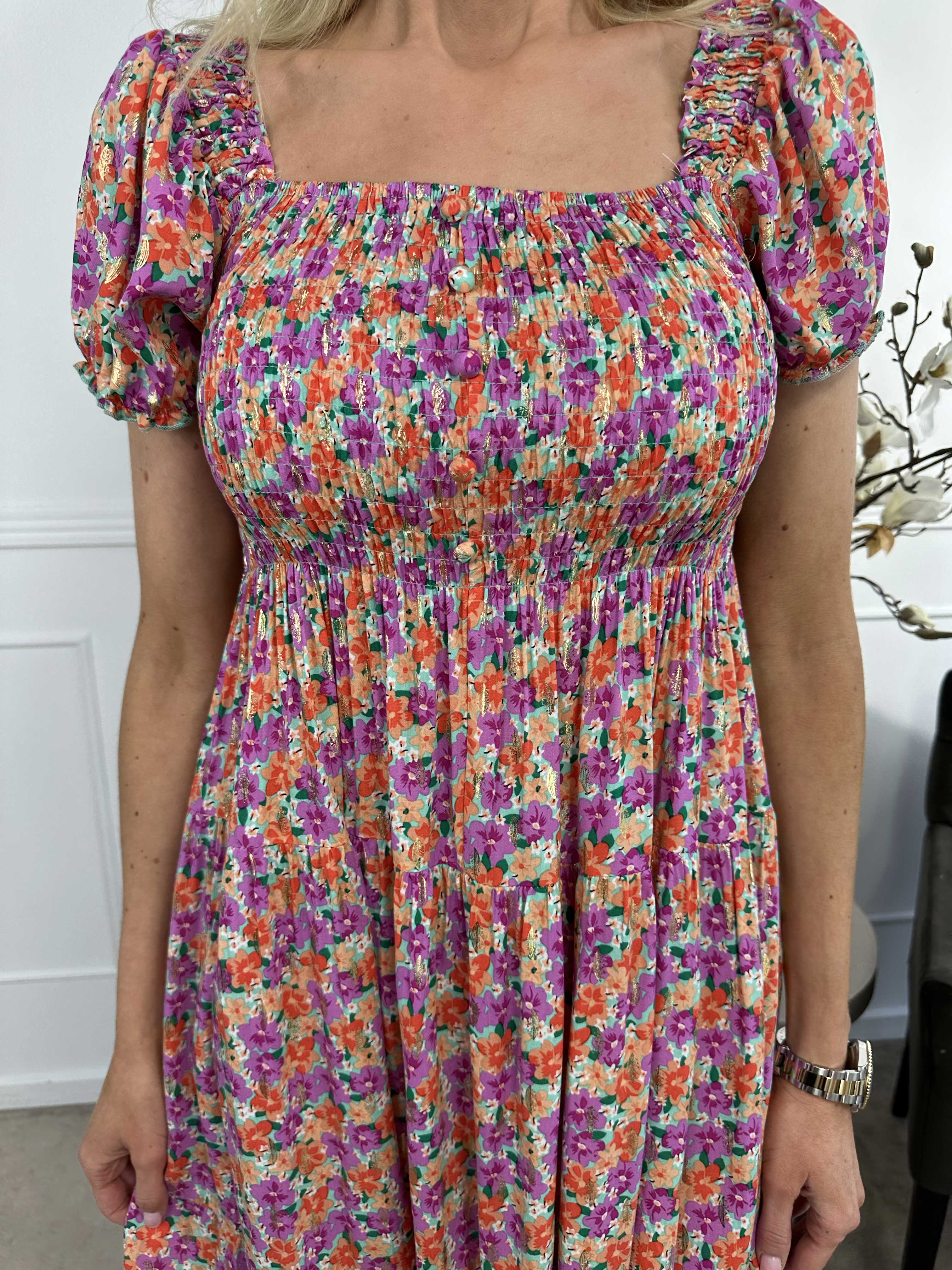 Daphne - Söt blommig sommarklänning med smockad byst